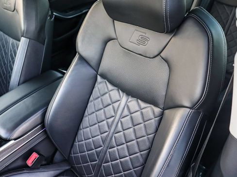 Used 2022 Audi S8 AWD/4WD image 29