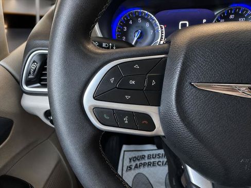 Certified 2022 Chrysler Pacifica Touring-L FWD image 4