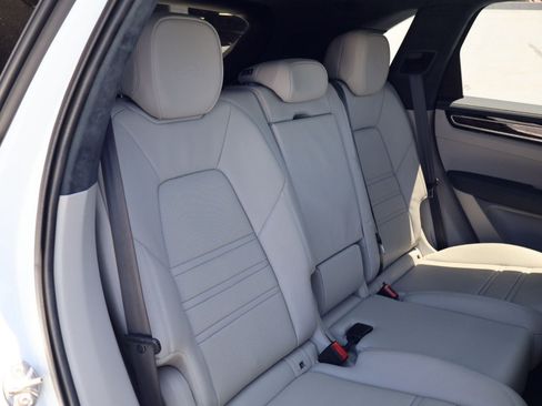 Certified 2023 Porsche Cayenne Turbo AWD/4WD image 23