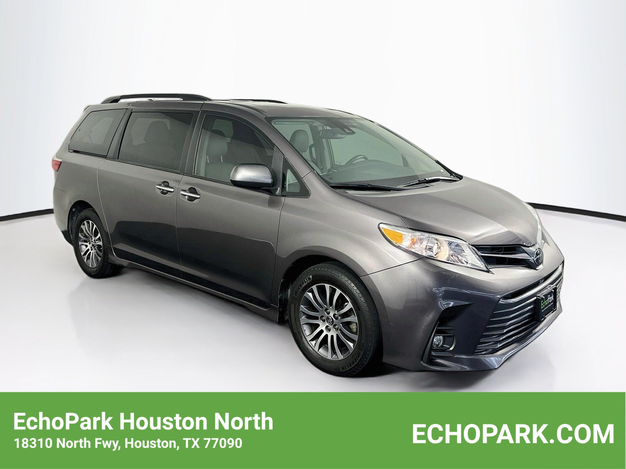 Used 2019 Toyota Sienna XLE FWD image 1