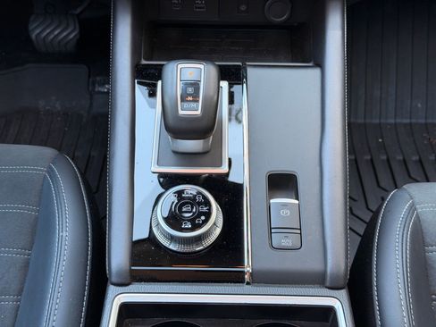 Used 2024 Mitsubishi Outlander SE AWD/4WD image 19