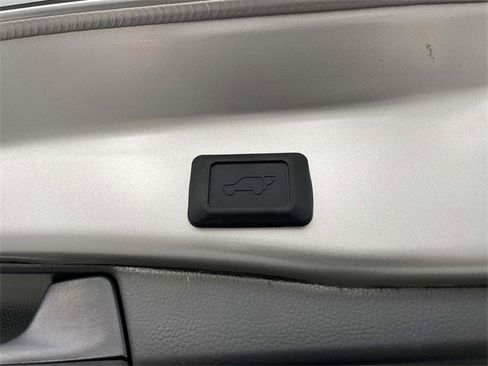 Used 2023 Toyota RAV4 XLE Premium image 14