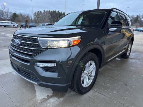 Certified 2023 Ford Explorer XLT w/ Equipment Group 202A image 3