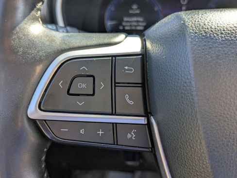 Used 2023 Toyota Highlander Limited image 21