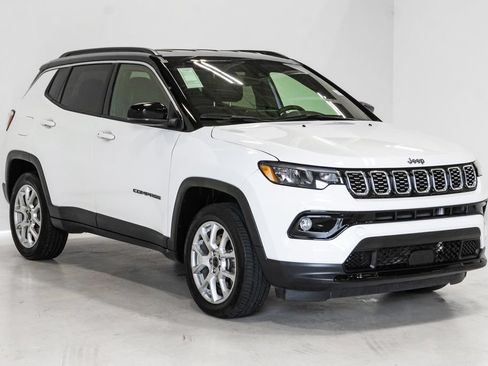 Certified 2025 Jeep Compass Limited AWD/4WD image 6