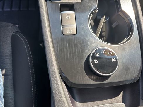 Used 2021 Nissan Rogue SV image 13