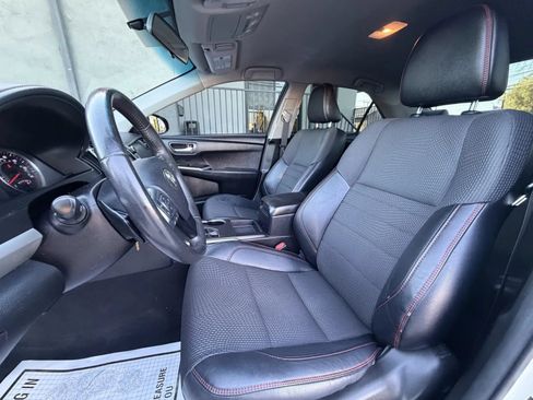 Used 2017 Toyota Camry SE FWD image 11