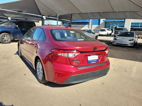 Used 2024 Toyota Corolla LE w/ LE Convenience Package image 4