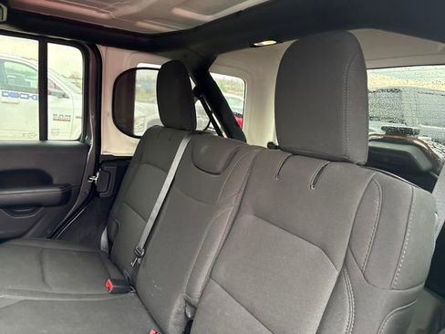 Used 2023 Jeep Wrangler Sahara w/ Cold Weather Group image 10