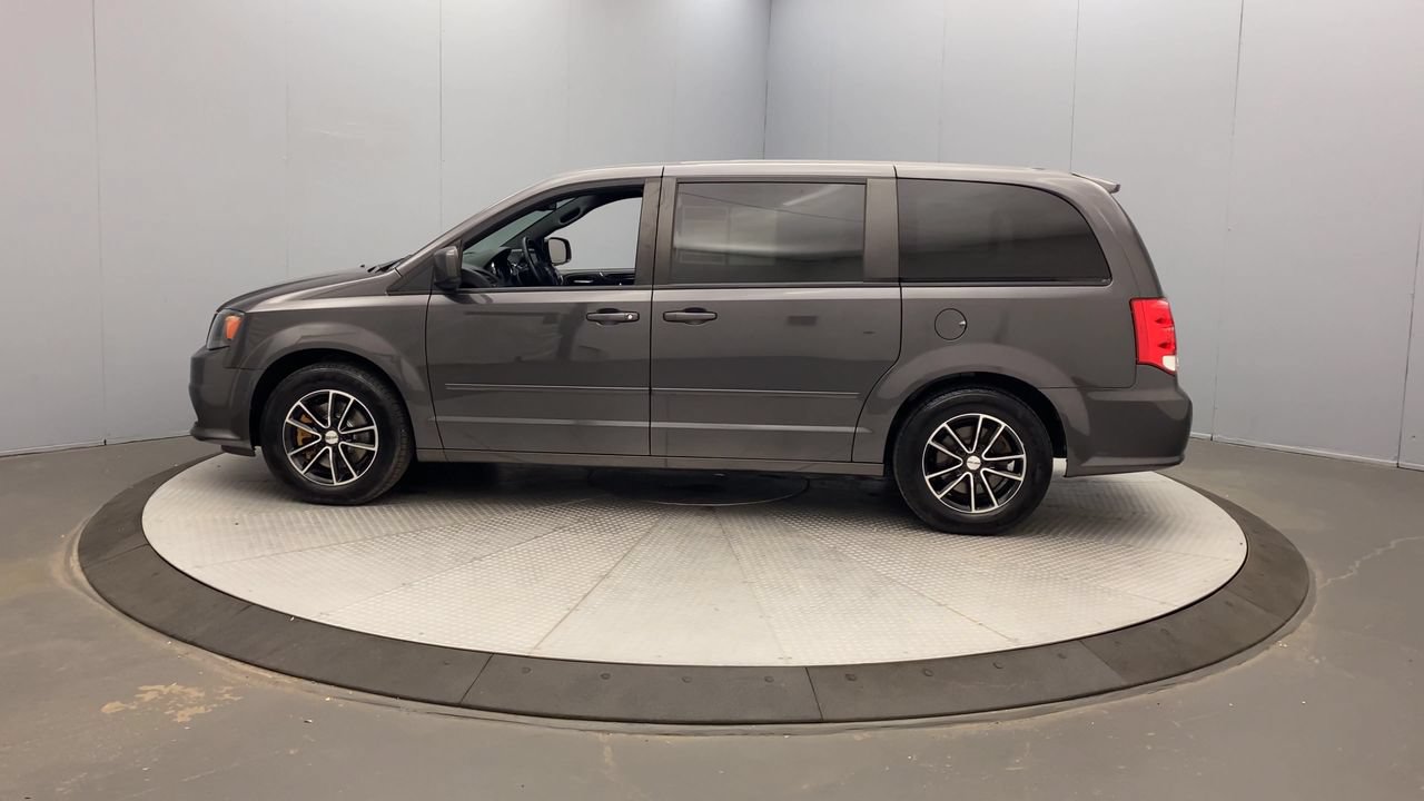 Used 2017 Dodge Grand Caravan SE FWD image 2