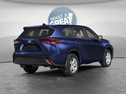 Used 2025 Toyota Highlander XLE AWD/4WD image 2