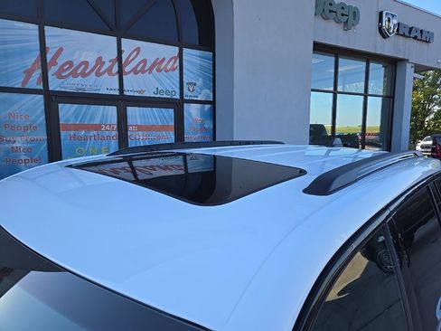 New 2025 Jeep Grand Cherokee Altitude image 18