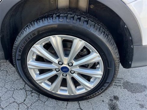 Used 2017 Ford Escape Titanium image 11