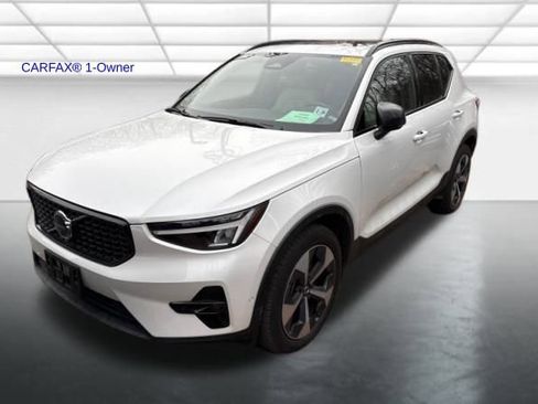Used 2023 Volvo XC40 B5 Plus w/ Driver Assist Package image 1