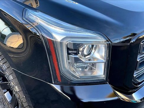 Used 2019 GMC Yukon SLT w/ Graphite Performance Edition image 28