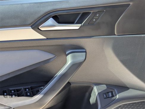 Used 2025 Volkswagen Jetta SE image 13