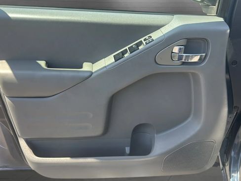 Used 2016 Nissan Frontier SV w/ SV Value Truck Package RWD image 10
