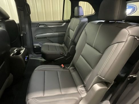 Used 2025 GMC Acadia Elevation w/ Elevation Premium Package image 11