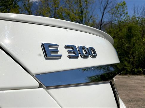 Used 2019 Mercedes-Benz E 300 4MATIC image 24