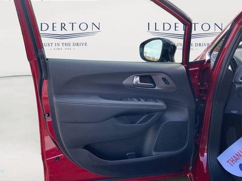 New 2026 Chrysler Pacifica Select image 17