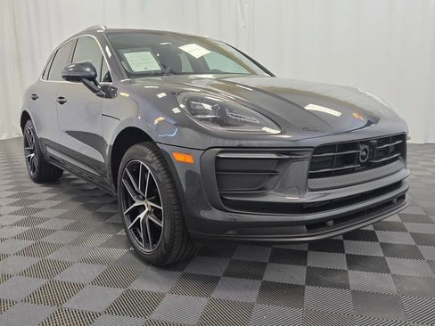 Certified 2024 Porsche Macan image 9