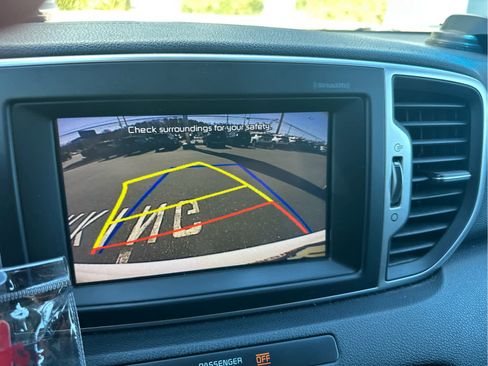 Used 2018 Kia Sportage LX w/ LX Popular Package image 9