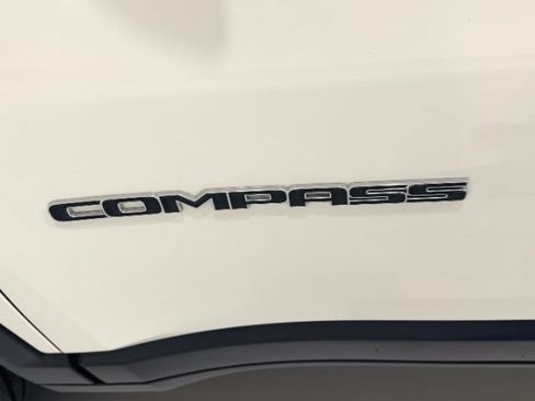 Used 2018 Jeep Compass Limited w/ Navigation Group AWD/4WD image 12