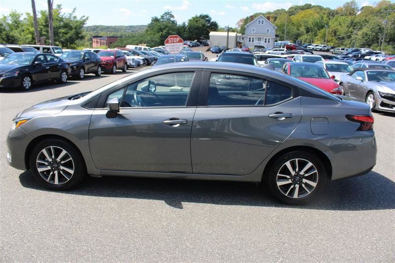 Used 2025 Nissan Versa SV FWD image 5