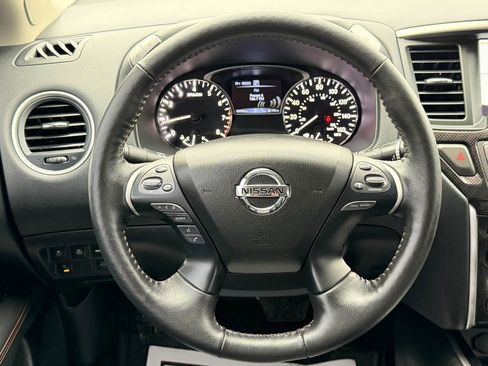 Used 2020 Nissan Pathfinder SL image 25