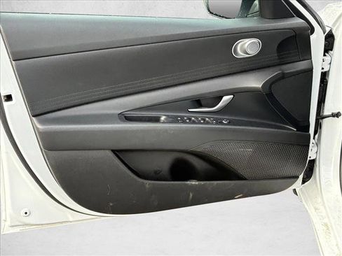 Used 2023 Hyundai Elantra SEL image 11