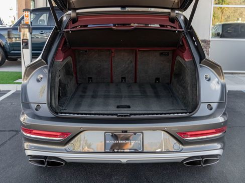 Used 2023 Bentley Bentayga Extended Wheelbase image 25