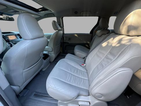 Used 2011 Toyota Sienna XLE w/ XLE Navigation Pkg FWD image 78