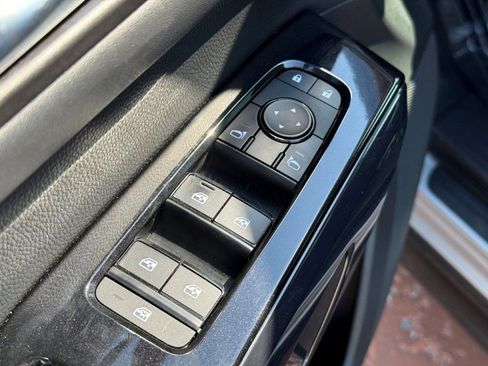 Used 2022 Nissan Pathfinder SV FWD image 10