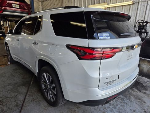 Used 2022 Chevrolet Traverse Premier FWD image 4