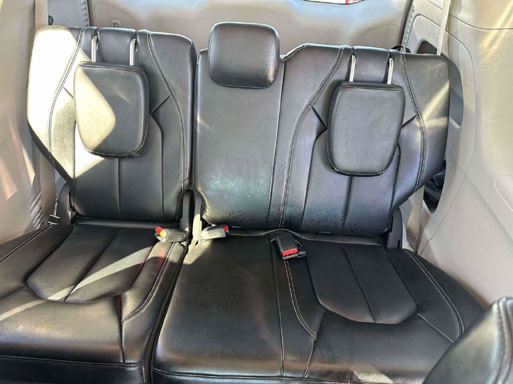 Used 2023 Chrysler Pacifica Touring-L FWD image 11