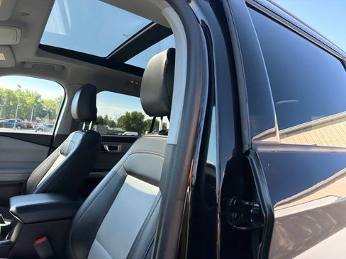 Used 2023 Ford Explorer XLT w/ Equipment Group 202A AWD/4WD image 13