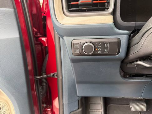 Used 2025 Ford Maverick Lariat AWD/4WD image 19