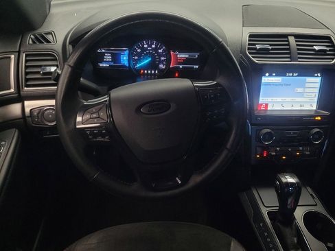 Used 2018 Ford Explorer XLT w/ Equipment Group 202A image 22