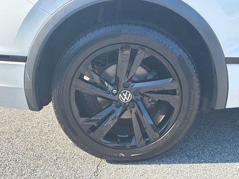 Used 2023 Volkswagen Tiguan SE R-Line FWD image 19