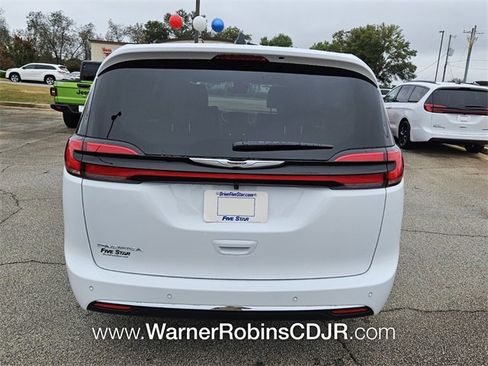 New 2026 Chrysler Pacifica Select image 11