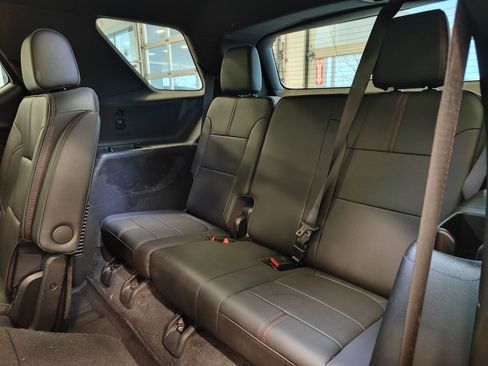 Used 2022 Chevrolet Traverse RS image 16