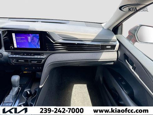 Used 2025 Toyota Camry LE w/ Convenience Package image 17