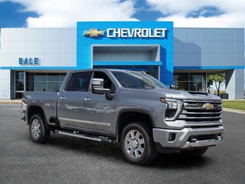 Used 2026 Chevrolet Silverado 2500 High Country w/ Technology Package AWD/4WD image 1