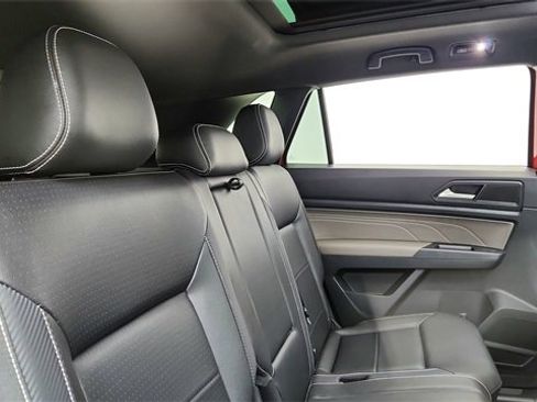Used 2021 Volkswagen Atlas Cross Sport SE w/ Panoramic Sunroof Package image 25