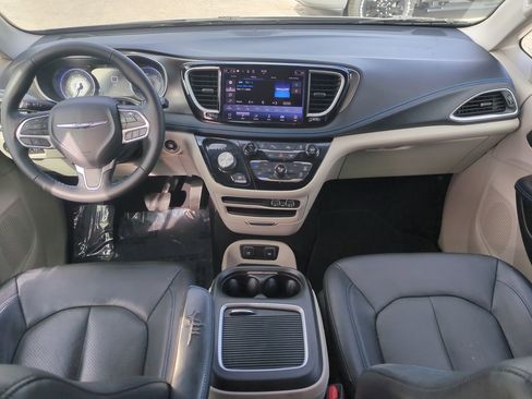 Certified 2021 Chrysler Pacifica Touring-L image 14