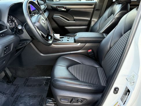 Used 2023 Toyota Highlander XSE image 19