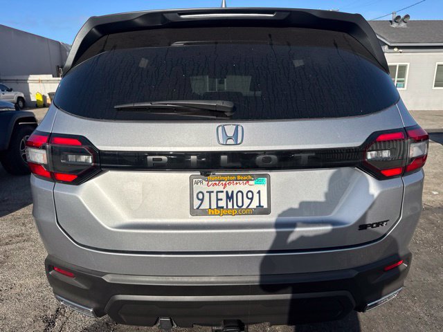 Used 2025 Honda Pilot Sport image 6