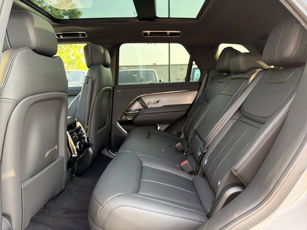 New 2026 Land Rover Range Rover Sport Dynamic SE AWD/4WD image 5