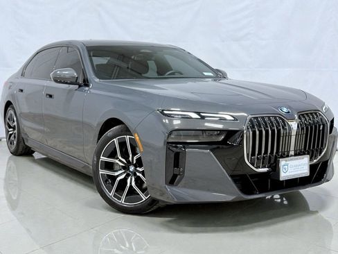 Used 2024 BMW i7 xDrive60 image 8