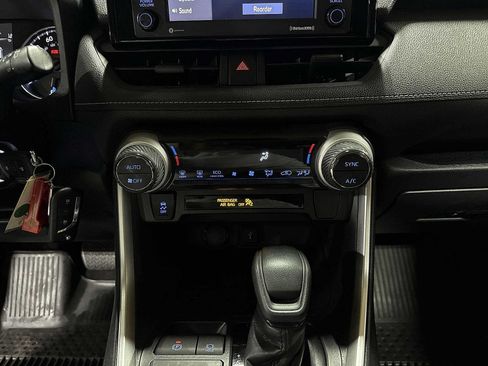 Certified 2022 Toyota RAV4 LE AWD/4WD image 21